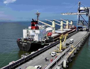 Aid ship with Ukrainian grain docks in Türkiye, boosting UN hunger relief efforts