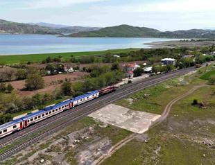 Vangölü Express route offers postcard-like views