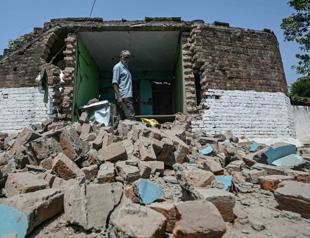 Fragile ceasefire holds between India, Pakistan