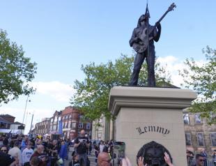 Statue of late Motörhead frontman Lemmy unveiled