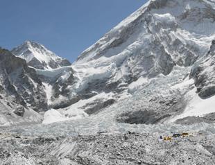 Indian climber dies after scaling Everest
