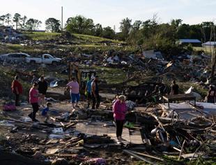 Tornadoes kill more than 25 in south-central US