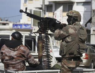 Syria gives holdout armed groups deadline to join state forces