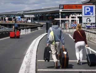 Consumer groups want EU to take action over baggage fees