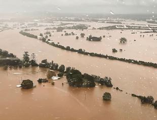 Massive floods strand over 50,000 in eastern Australia