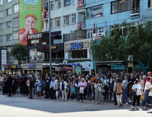 Bus drivers in Istanbul go on brief strike over unpaid dues