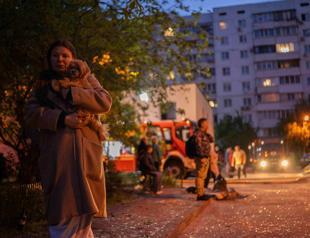 Zelensky urges more sanctions on Russia after overnight attack