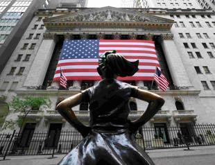 Trump fires new 50 percent tariff threat at EU, targets smartphones