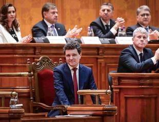 Pro-EU centrist Dan sworn in as Romania president