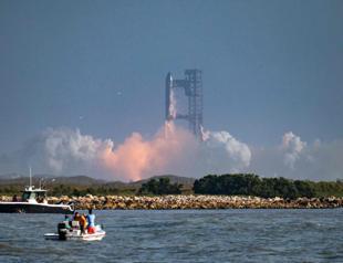 Starship megarocket blows up over Indian Ocean in latest bumpy test