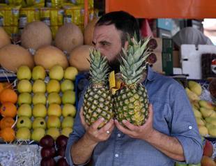 Imported fruits back in Syrias markets