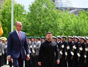 Kremlin rebuffs Zelenskys call for three-way meeting