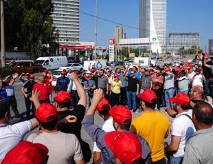 İzmir municipal workers go on strike