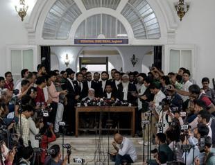 Bangladesh top court restores largest Islamist party