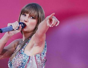 Taylor Swift buys back rights to old music
