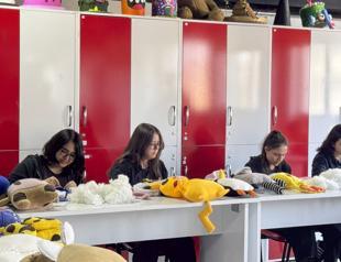 High school students bring joy to hospitalized children with handmade toys