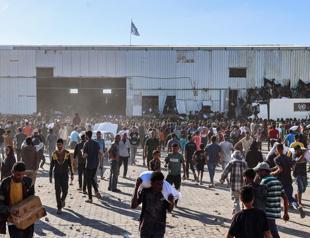 US-backed Gaza aid centres to close temporarily after dozens killed