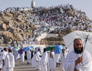 Muslim pilgrims pray at Mount Arafat in Hajj apex