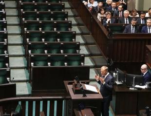 Polish PM survives vote of confidence as he bids to reassert control