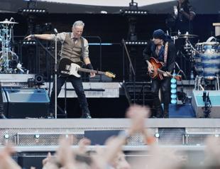 Bruce Springsteens Berlin concert echoes with history