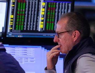 Oil price surges, stocks tumble on Middle East fears