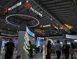 Poll finds public turning to AI bots for news updates