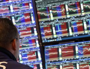 US Fed keeps interest rates unchanged, cuts growth forecast