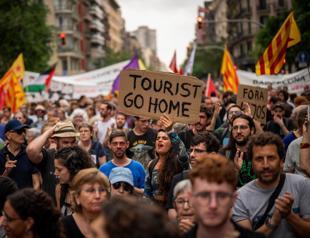 Spanish court keeps order to block 66,000 Airbnb listings