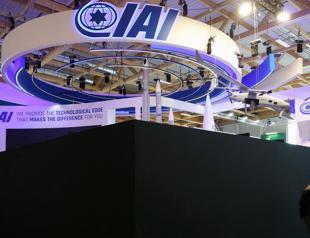 Protesters slam war profiteering at French air fair