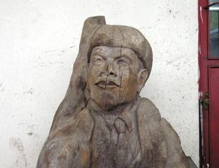 Story of lost Lenin statue resurfaces following public display