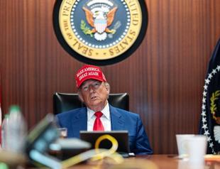 Trump mulls regime change in Iran