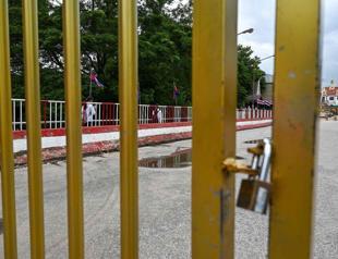 Border confusion as Thailand shuts land crossings with Cambodia