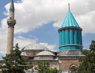 Archaeologist restores Mevlana Museum’s iconic green dome