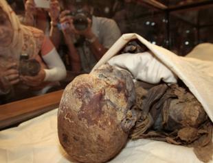 Gender not main factor in attacks on Egyptian woman pharaoh