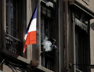 France imposes smoking ban on beaches, parks