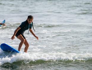 Documentary captures how surfing became healing for quake survivors in Hatay