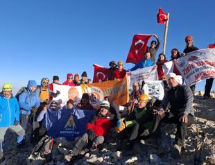 Mountaineers commemorate Türkiye’s first climber in Mersin