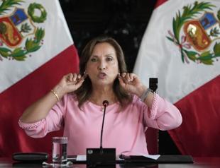 Perus unpopular president gives herself a huge pay raise