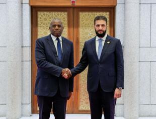 UK reestablishes full Syria ties as Lammy visits Damascus