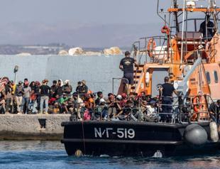 Hundreds more asylum-seekers found near Crete: Coastguard