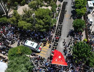 Türkiye bids farewell to fallen soldiers as thousands gather at funerals
