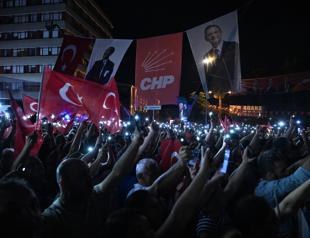 CHP protests arrest of Adana mayor in crowded rally