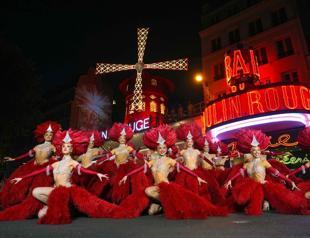 Moulin Rouge windmill twirls again