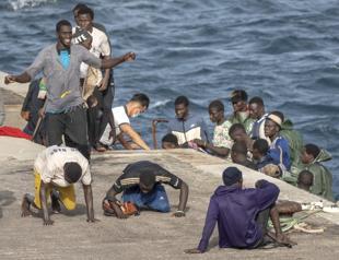 Several hurt in anti-migrant unrest in Spanish town