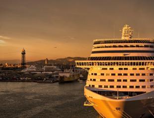 Tourist magnet Barcelona to cut cruise ship capacity