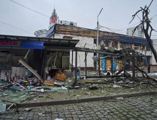 Russia strikes Ukraine after Kiev offers fresh talks