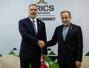 Turkish, Iranian FMs discuss upcoming Istanbul nuclear talks