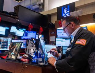 Fed poised to hold off on rate cuts, defying Trump pressure