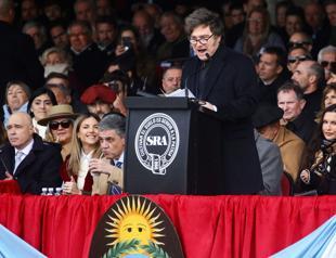 Argentinas Milei slashes duties on key agricultural exports