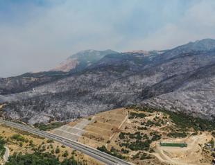 Wildfires threaten northwestern city as evacuations escalate